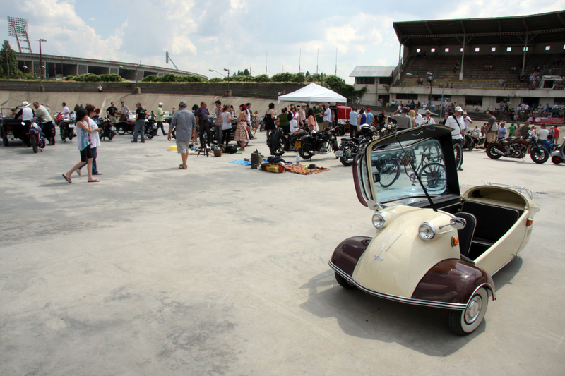 Illustration for article titled Classic Car Ownership Is Made Greater By The People Around You
